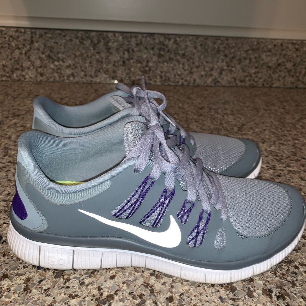 NIKE FREE WOMENS SZ 8